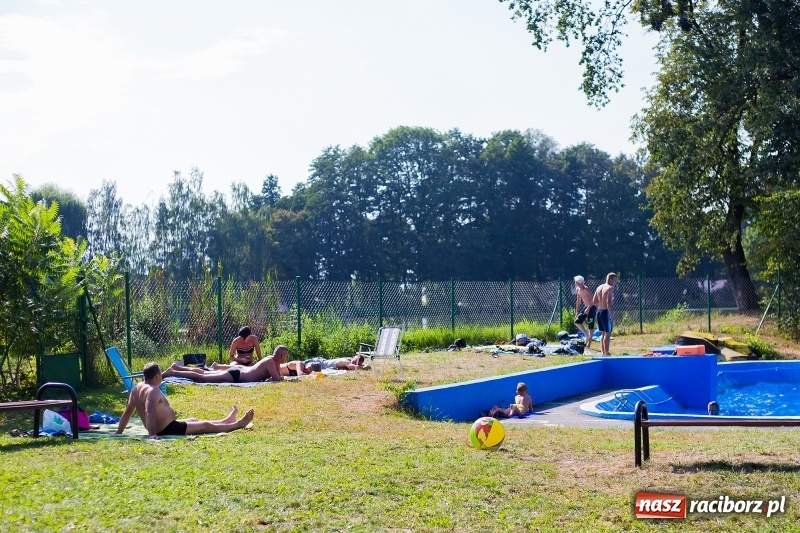 Zdjęcie w galerii na portalu naszraciborz.pl: Kąpielisko w Tworkowie. Kameralnie przy zamku  wiadomości z regionu