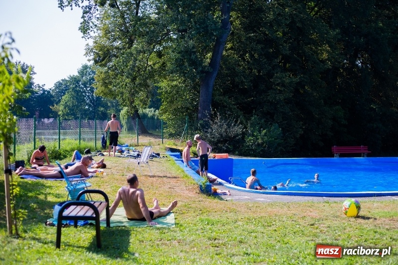 Zdjęcie w galerii na portalu naszraciborz.pl: Kąpielisko w Tworkowie. Kameralnie przy zamku  wiadomości z regionu