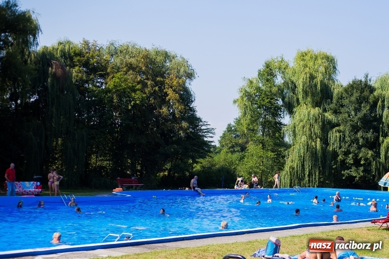 Zdjęcie w galerii na portalu naszraciborz.pl: Kąpielisko w Tworkowie. Kameralnie przy zamku  wiadomości z regionu