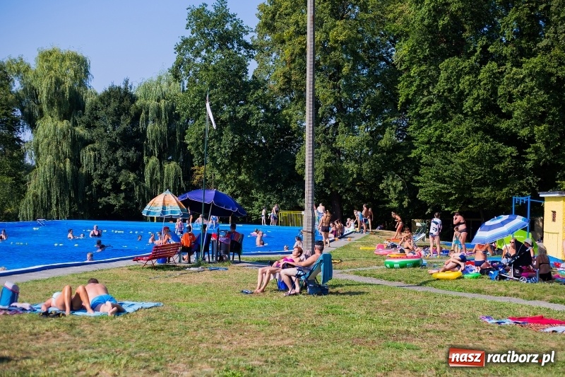 Zdjęcie w galerii na portalu naszraciborz.pl: Kąpielisko w Tworkowie. Kameralnie przy zamku  wiadomości z regionu