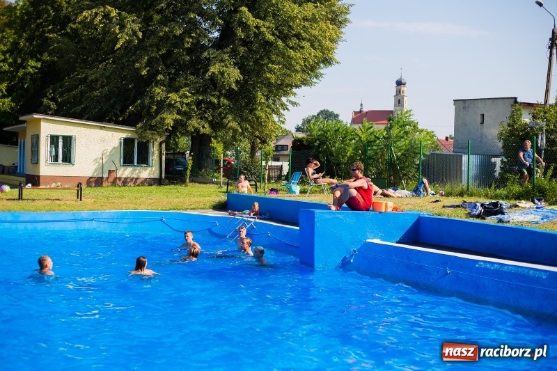 Zdjęcie w galerii na portalu naszraciborz.pl: Kąpielisko w Tworkowie. Kameralnie przy zamku  wiadomości z regionu