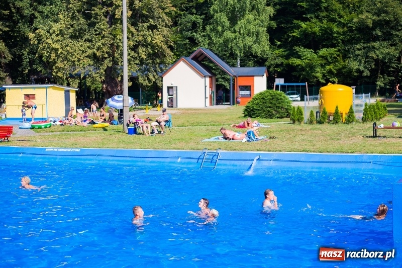 Zdjęcie w galerii na portalu naszraciborz.pl: Kąpielisko w Tworkowie. Kameralnie przy zamku  wiadomości z regionu