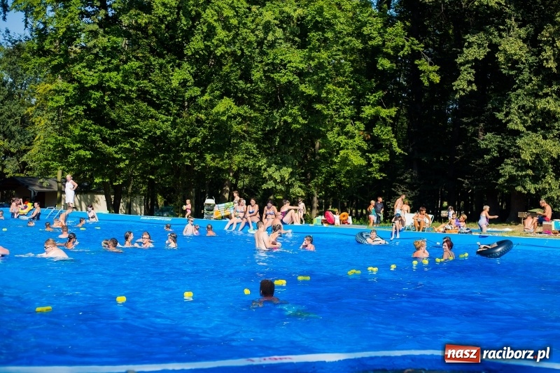 Zdjęcie w galerii na portalu naszraciborz.pl: Kąpielisko w Tworkowie. Kameralnie przy zamku  wiadomości z regionu