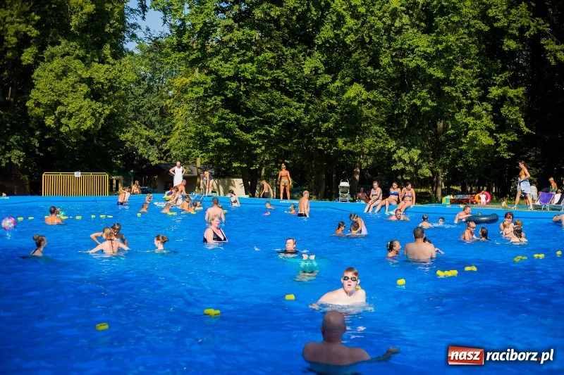 Zdjęcie w galerii na portalu naszraciborz.pl: Kąpielisko w Tworkowie. Kameralnie przy zamku  wiadomości z regionu