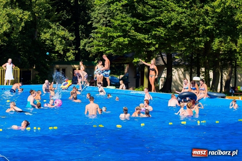 Zdjęcie w galerii na portalu naszraciborz.pl: Kąpielisko w Tworkowie. Kameralnie przy zamku  wiadomości z regionu