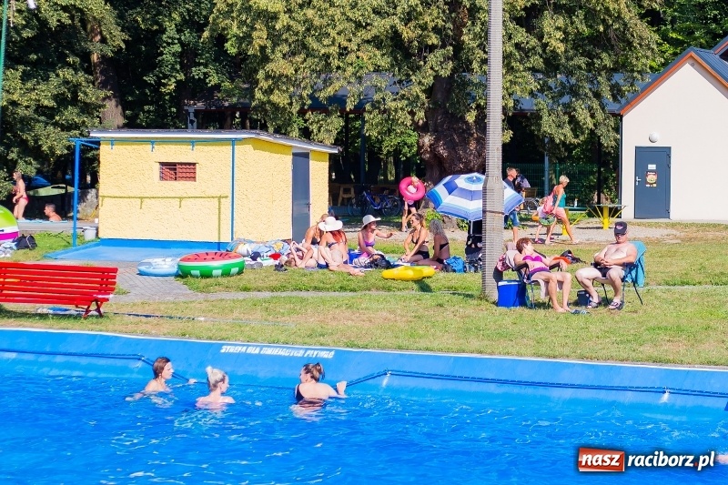 Zdjęcie w galerii na portalu naszraciborz.pl: Kąpielisko w Tworkowie. Kameralnie przy zamku  wiadomości z regionu