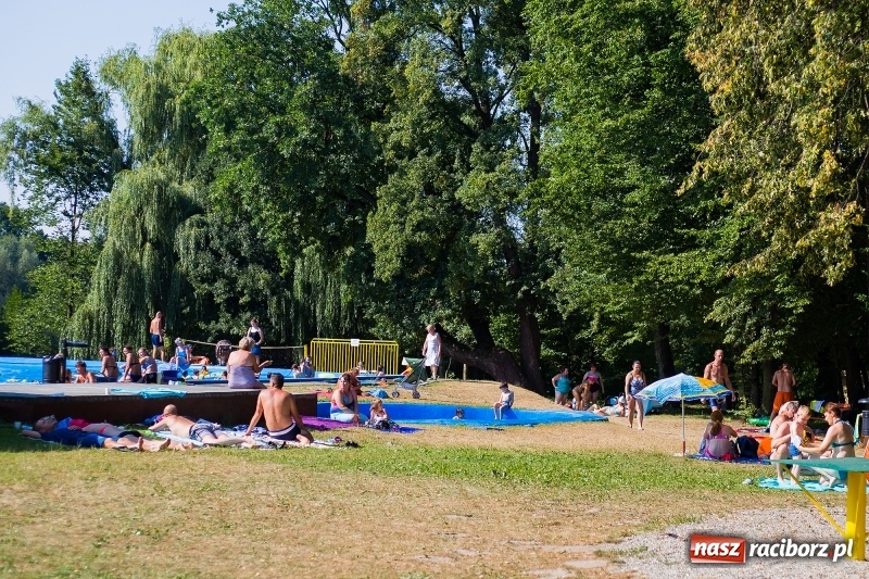 Zdjęcie w galerii na portalu naszraciborz.pl: Kąpielisko w Tworkowie. Kameralnie przy zamku  wiadomości z regionu
