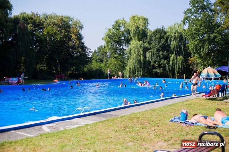 Zdjęcie w galerii na portalu naszraciborz.pl: Kąpielisko w Tworkowie. Kameralnie przy zamku  wiadomości z regionu