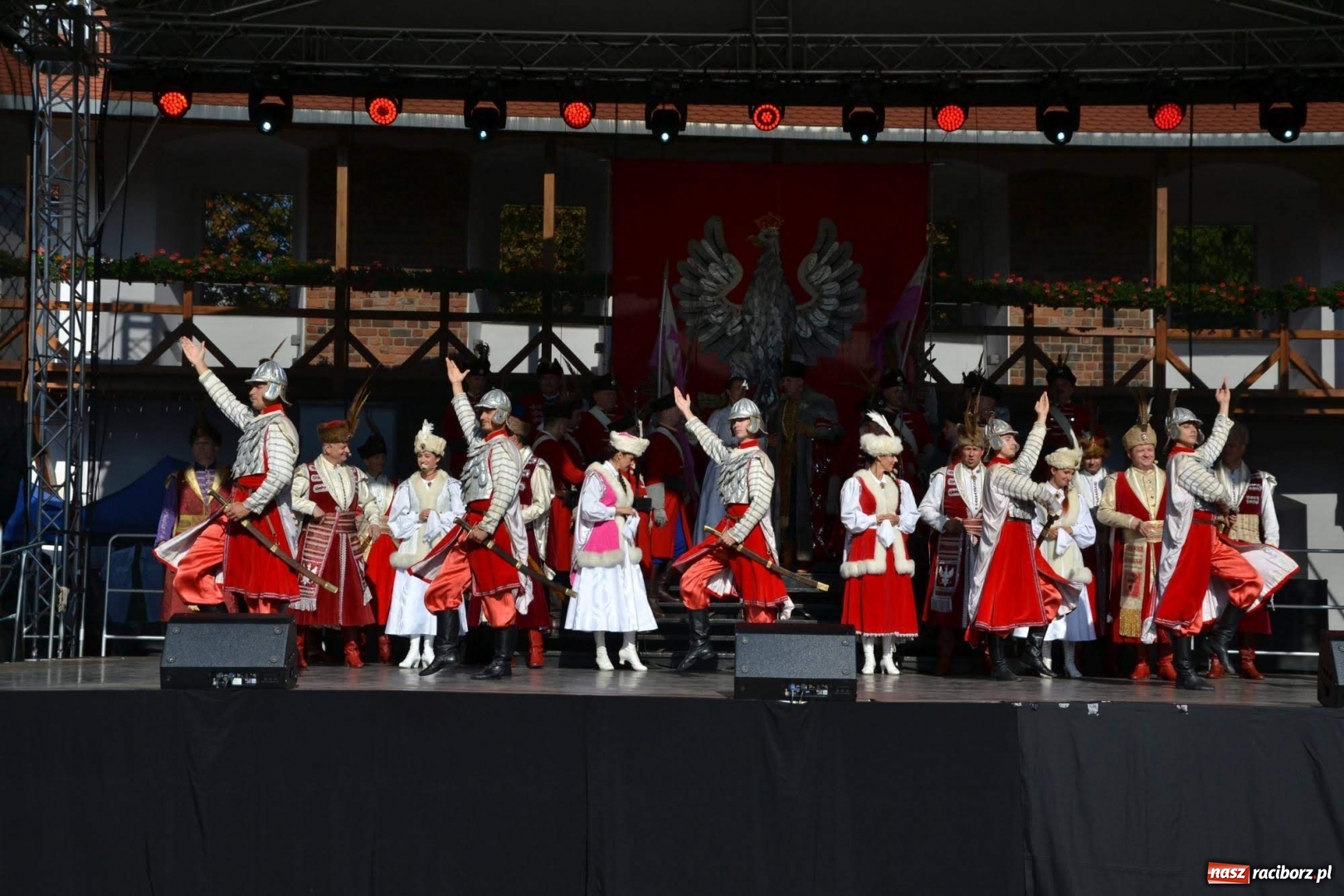 Zdjęcie w galerii na portalu naszraciborz.pl: Reprezentacyjny Zespół Artystyczny Wojska Polskiego wystąpił na Zamku Piastowskim wiadomości z regionu