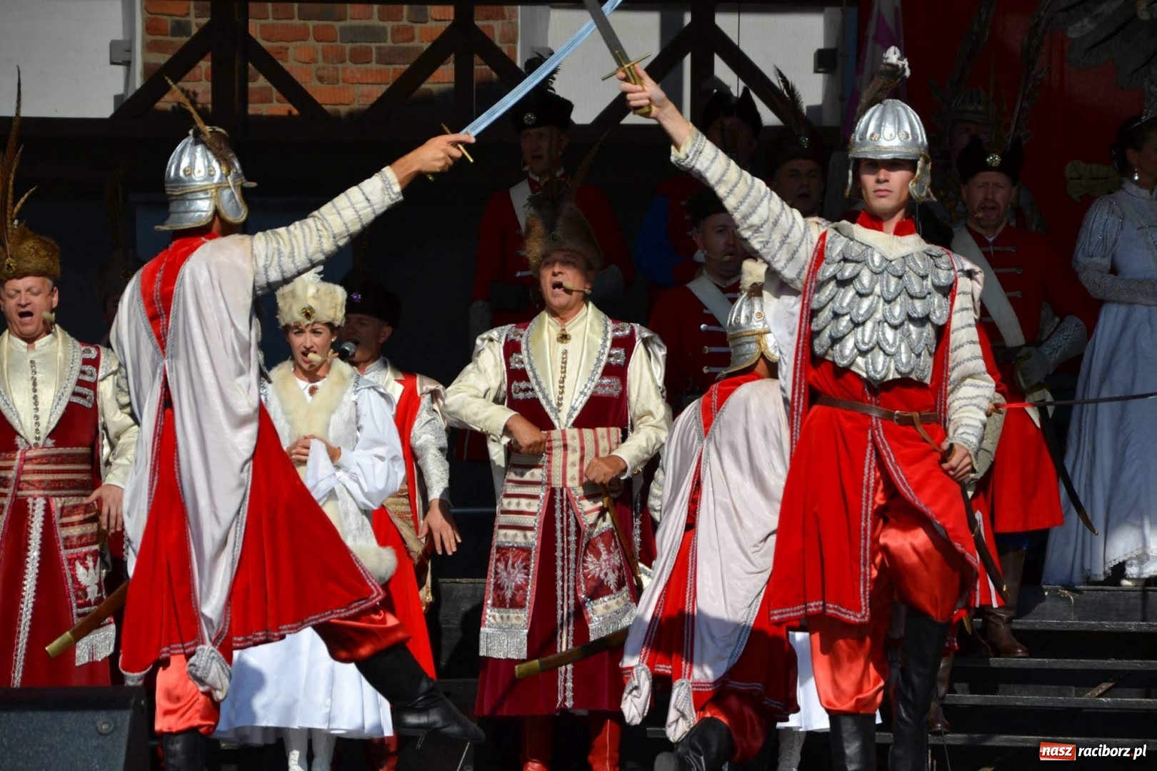 Zdjęcie w galerii na portalu naszraciborz.pl: Reprezentacyjny Zespół Artystyczny Wojska Polskiego wystąpił na Zamku Piastowskim wiadomości z regionu