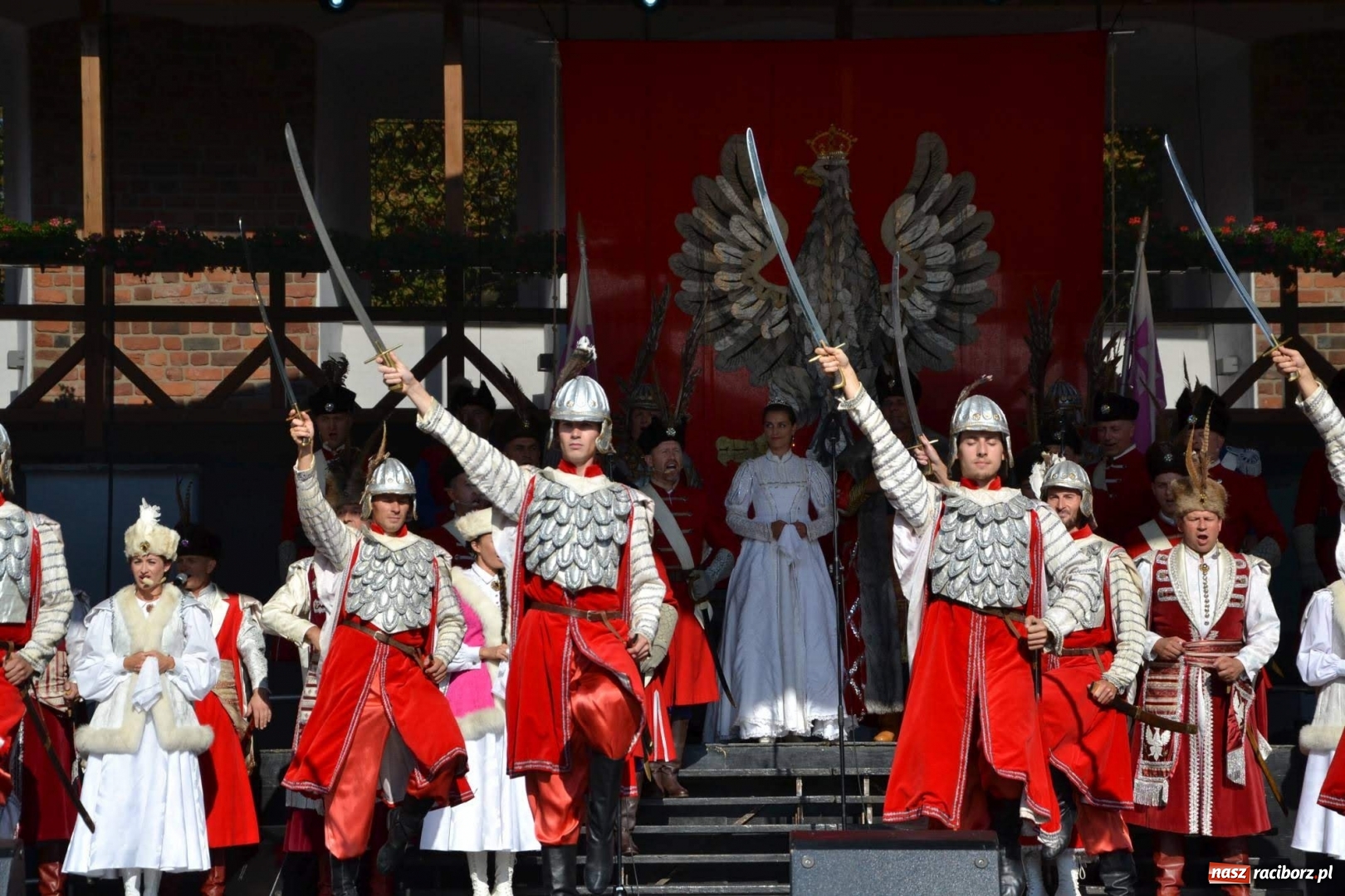 Zdjęcie w galerii na portalu naszraciborz.pl: Reprezentacyjny Zespół Artystyczny Wojska Polskiego wystąpił na Zamku Piastowskim wiadomości z regionu