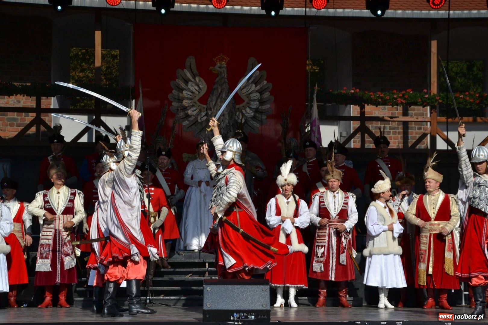 Zdjęcie w galerii na portalu naszraciborz.pl: Reprezentacyjny Zespół Artystyczny Wojska Polskiego wystąpił na Zamku Piastowskim wiadomości z regionu
