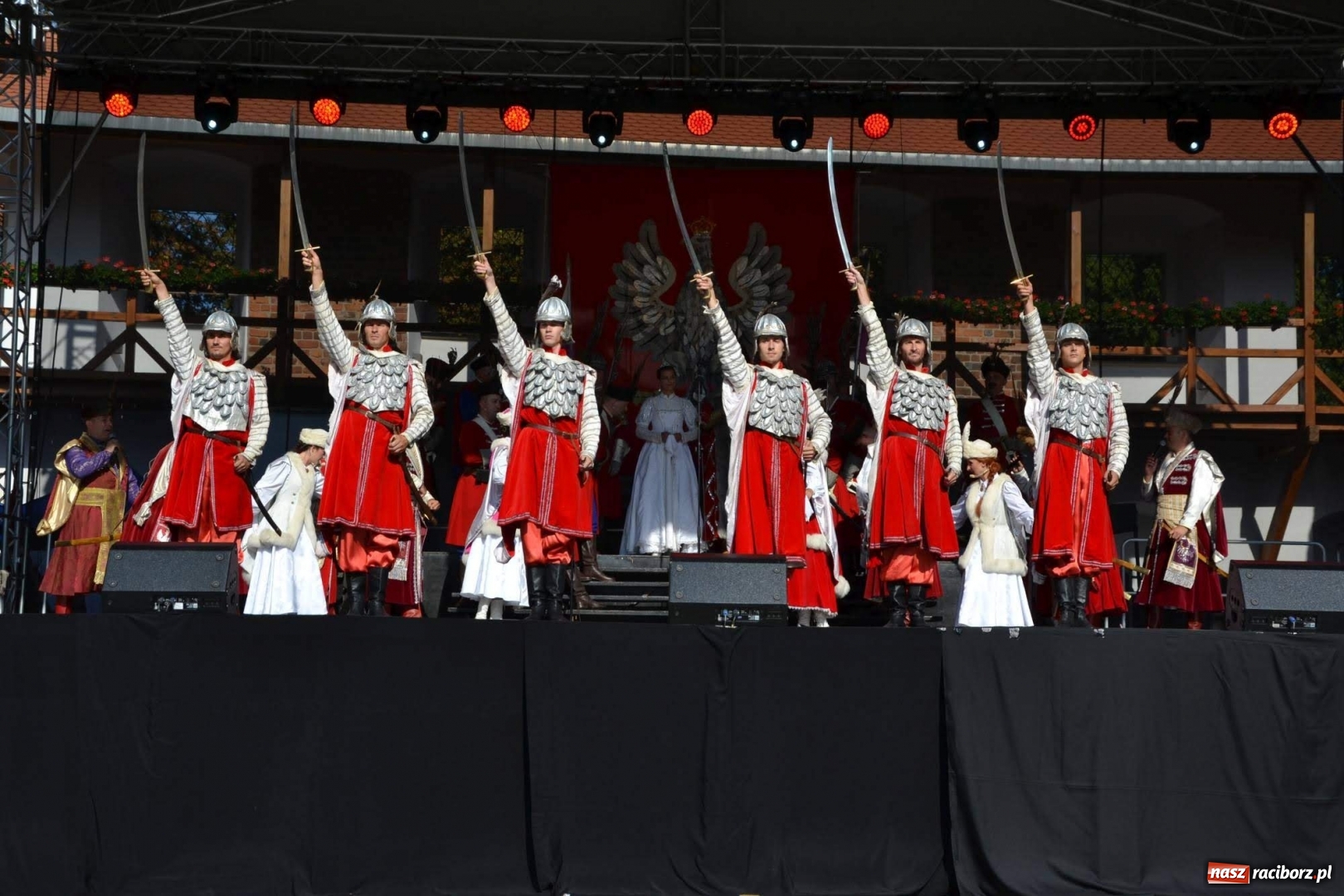 Zdjęcie w galerii na portalu naszraciborz.pl: Reprezentacyjny Zespół Artystyczny Wojska Polskiego wystąpił na Zamku Piastowskim wiadomości z regionu