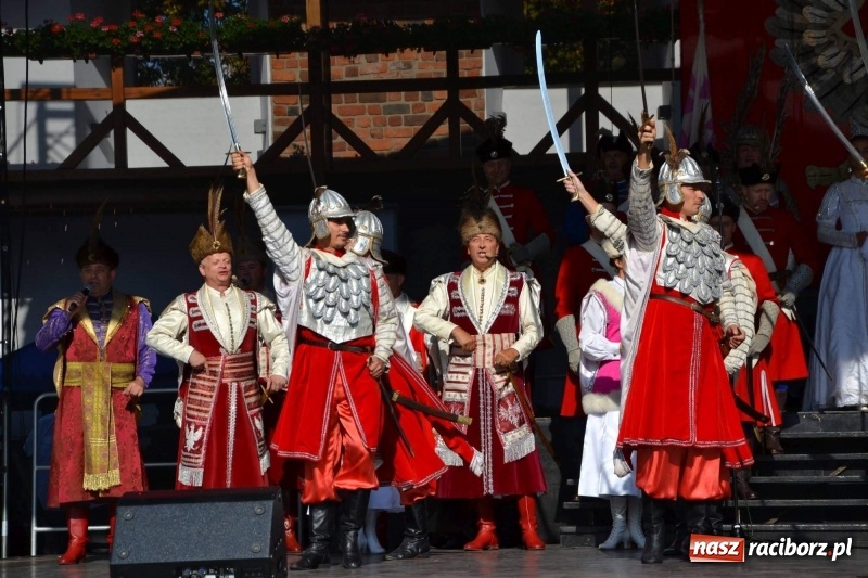 Zdjęcie w galerii na portalu naszraciborz.pl: Reprezentacyjny Zespół Artystyczny Wojska Polskiego wystąpił na Zamku Piastowskim wiadomości z regionu