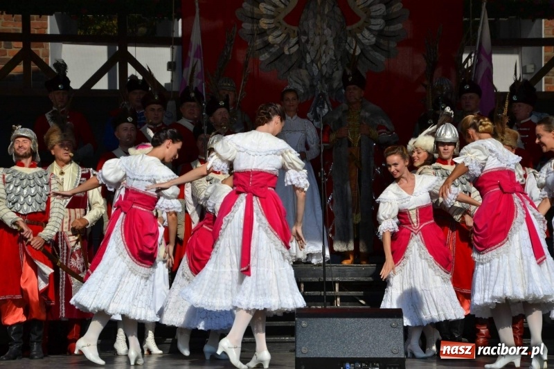 Zdjęcie w galerii na portalu naszraciborz.pl: Reprezentacyjny Zespół Artystyczny Wojska Polskiego wystąpił na Zamku Piastowskim wiadomości z regionu