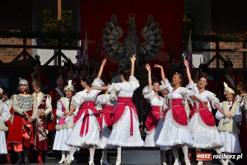 Zdjęcie w galerii na portalu naszraciborz.pl: Reprezentacyjny Zespół Artystyczny Wojska Polskiego wystąpił na Zamku Piastowskim wiadomości z regionu