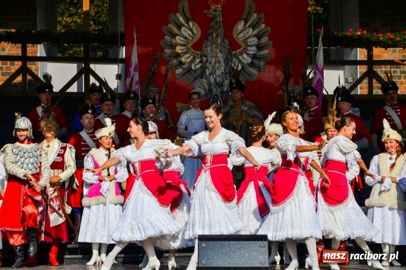 Zdjęcie w galerii na portalu naszraciborz.pl: Reprezentacyjny Zespół Artystyczny Wojska Polskiego wystąpił na Zamku Piastowskim wiadomości z regionu