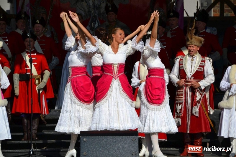 Zdjęcie w galerii na portalu naszraciborz.pl: Reprezentacyjny Zespół Artystyczny Wojska Polskiego wystąpił na Zamku Piastowskim wiadomości z regionu