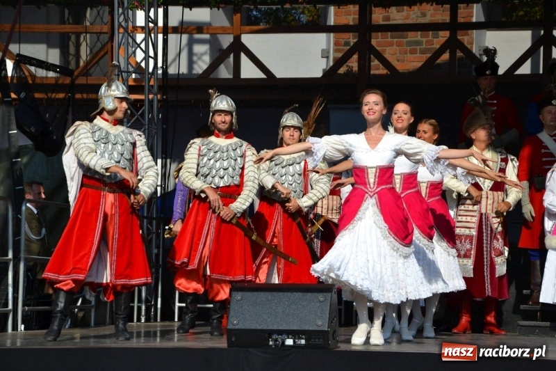 Zdjęcie w galerii na portalu naszraciborz.pl: Reprezentacyjny Zespół Artystyczny Wojska Polskiego wystąpił na Zamku Piastowskim wiadomości z regionu