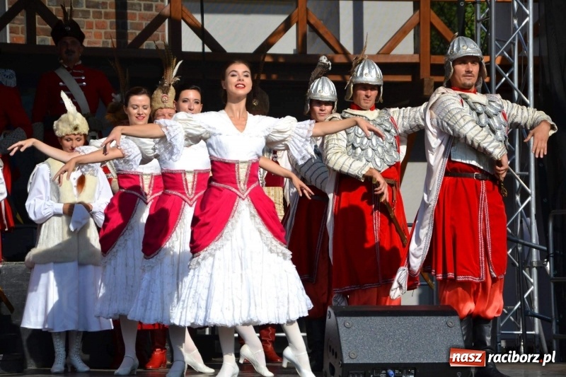 Zdjęcie w galerii na portalu naszraciborz.pl: Reprezentacyjny Zespół Artystyczny Wojska Polskiego wystąpił na Zamku Piastowskim wiadomości z regionu