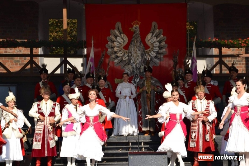 Zdjęcie w galerii na portalu naszraciborz.pl: Reprezentacyjny Zespół Artystyczny Wojska Polskiego wystąpił na Zamku Piastowskim wiadomości z regionu
