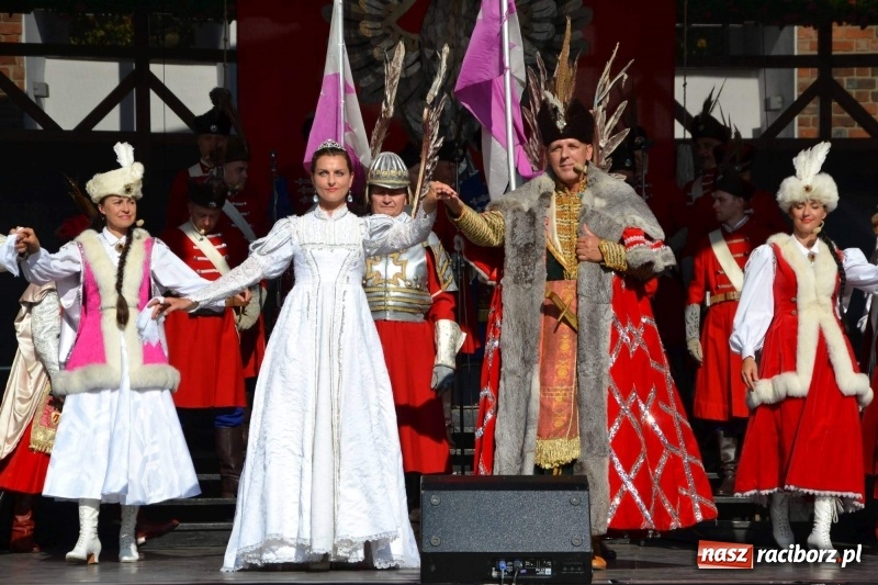 Zdjęcie w galerii na portalu naszraciborz.pl: Reprezentacyjny Zespół Artystyczny Wojska Polskiego wystąpił na Zamku Piastowskim wiadomości z regionu