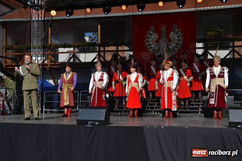 Zdjęcie w galerii na portalu naszraciborz.pl: Reprezentacyjny Zespół Artystyczny Wojska Polskiego wystąpił na Zamku Piastowskim wiadomości z regionu