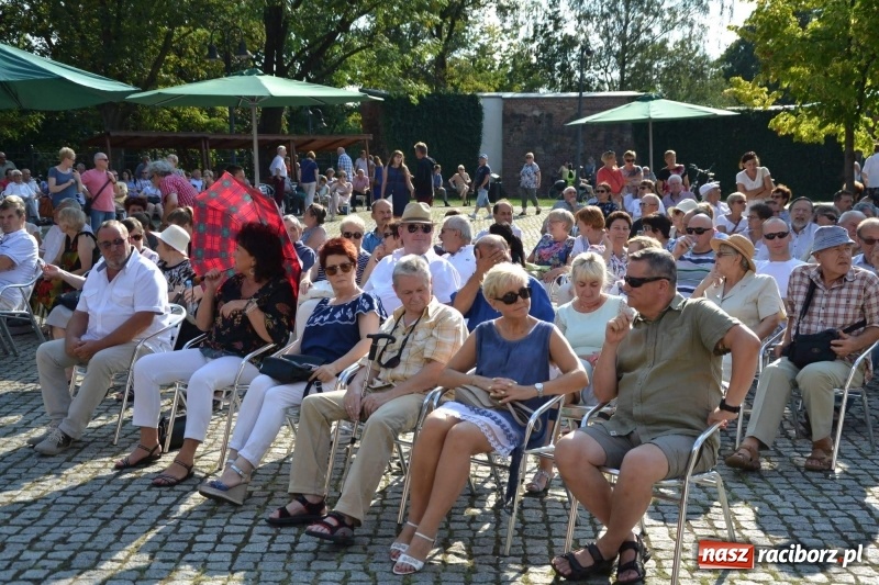 Zdjęcie w galerii na portalu naszraciborz.pl: Reprezentacyjny Zespół Artystyczny Wojska Polskiego wystąpił na Zamku Piastowskim wiadomości z regionu