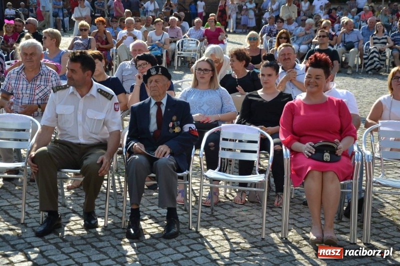 Zdjęcie w galerii na portalu naszraciborz.pl: Reprezentacyjny Zespół Artystyczny Wojska Polskiego wystąpił na Zamku Piastowskim wiadomości z regionu