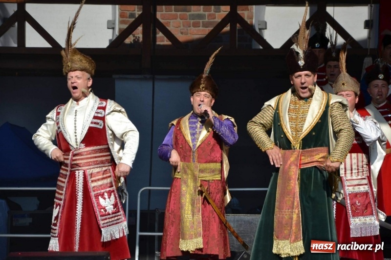 Zdjęcie w galerii na portalu naszraciborz.pl: Reprezentacyjny Zespół Artystyczny Wojska Polskiego wystąpił na Zamku Piastowskim wiadomości z regionu
