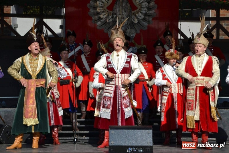 Zdjęcie w galerii na portalu naszraciborz.pl: Reprezentacyjny Zespół Artystyczny Wojska Polskiego wystąpił na Zamku Piastowskim wiadomości z regionu