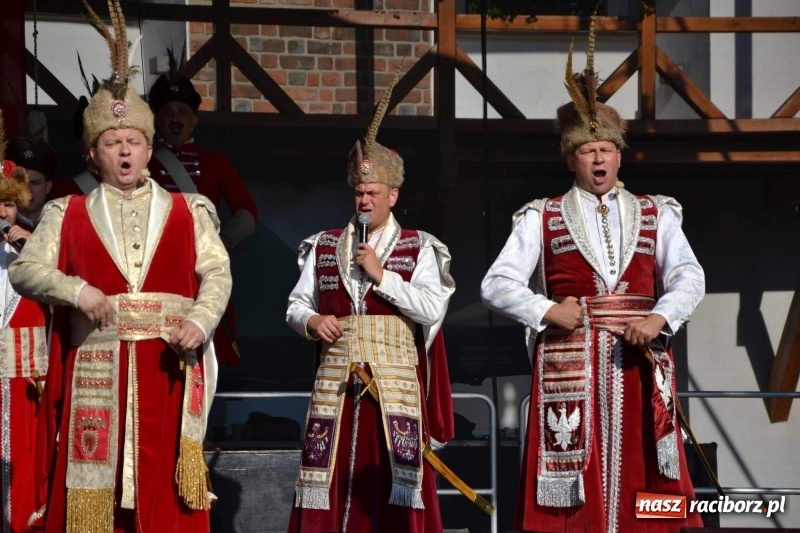 Zdjęcie w galerii na portalu naszraciborz.pl: Reprezentacyjny Zespół Artystyczny Wojska Polskiego wystąpił na Zamku Piastowskim wiadomości z regionu