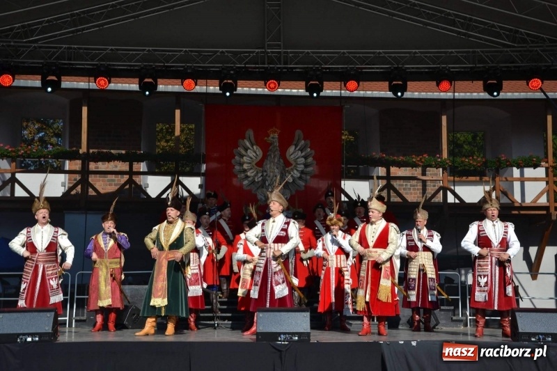 Zdjęcie w galerii na portalu naszraciborz.pl: Reprezentacyjny Zespół Artystyczny Wojska Polskiego wystąpił na Zamku Piastowskim wiadomości z regionu