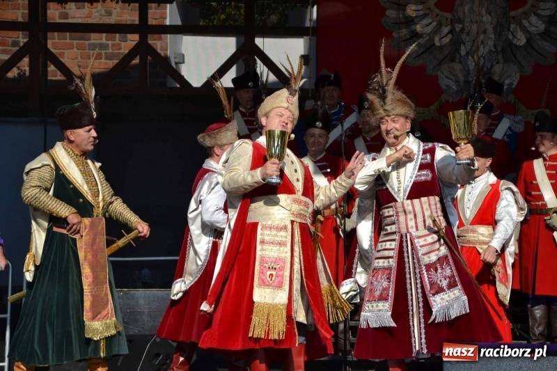 Zdjęcie w galerii na portalu naszraciborz.pl: Reprezentacyjny Zespół Artystyczny Wojska Polskiego wystąpił na Zamku Piastowskim wiadomości z regionu