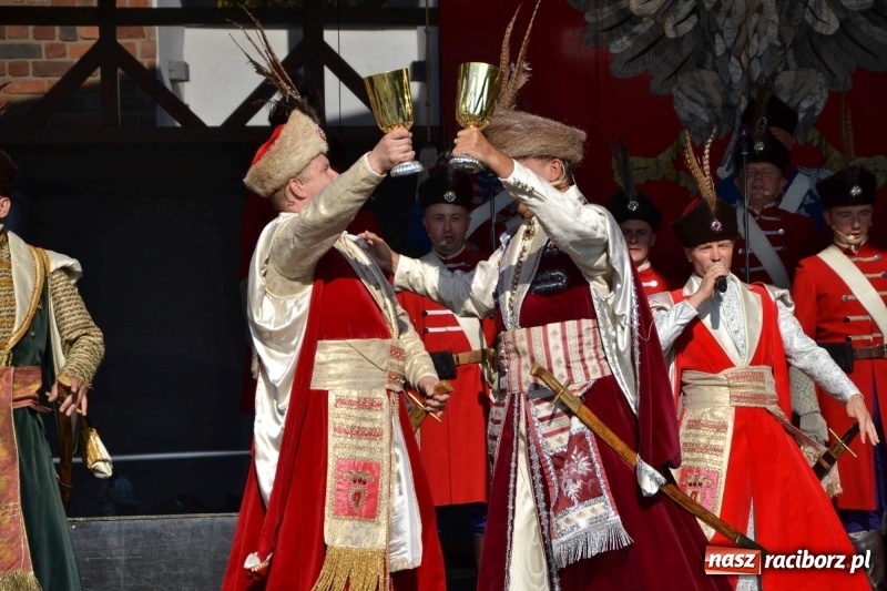 Zdjęcie w galerii na portalu naszraciborz.pl: Reprezentacyjny Zespół Artystyczny Wojska Polskiego wystąpił na Zamku Piastowskim wiadomości z regionu
