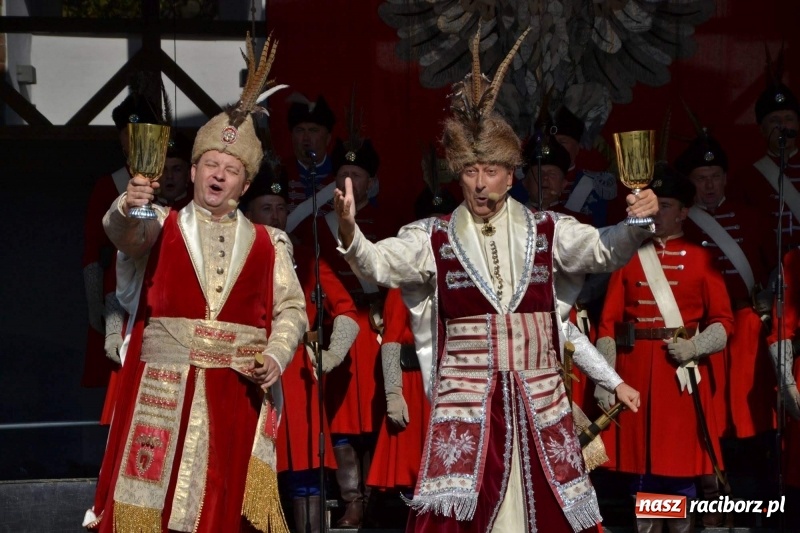 Zdjęcie w galerii na portalu naszraciborz.pl: Reprezentacyjny Zespół Artystyczny Wojska Polskiego wystąpił na Zamku Piastowskim wiadomości z regionu