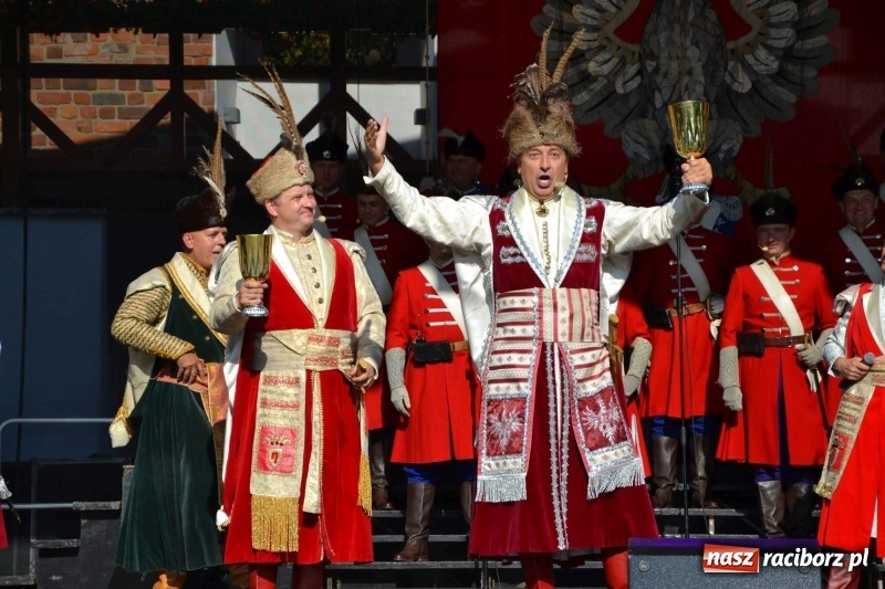 Zdjęcie w galerii na portalu naszraciborz.pl: Reprezentacyjny Zespół Artystyczny Wojska Polskiego wystąpił na Zamku Piastowskim wiadomości z regionu