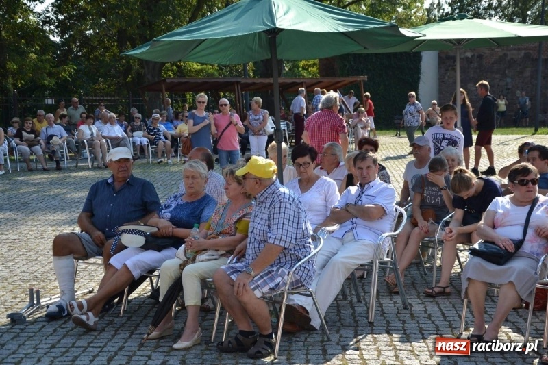 Zdjęcie w galerii na portalu naszraciborz.pl: Reprezentacyjny Zespół Artystyczny Wojska Polskiego wystąpił na Zamku Piastowskim wiadomości z regionu