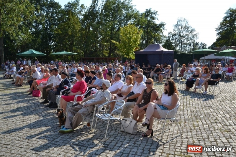Zdjęcie w galerii na portalu naszraciborz.pl: Reprezentacyjny Zespół Artystyczny Wojska Polskiego wystąpił na Zamku Piastowskim wiadomości z regionu
