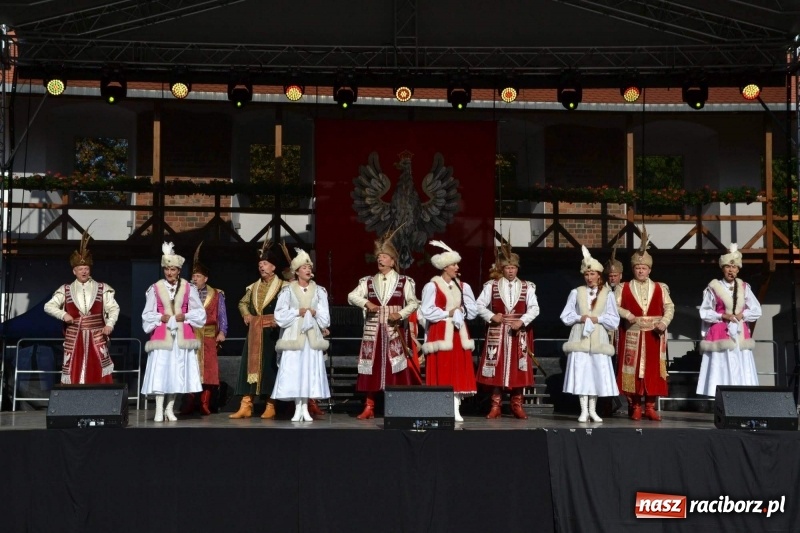 Zdjęcie w galerii na portalu naszraciborz.pl: Reprezentacyjny Zespół Artystyczny Wojska Polskiego wystąpił na Zamku Piastowskim wiadomości z regionu