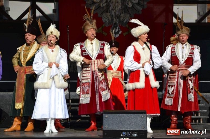 Zdjęcie w galerii na portalu naszraciborz.pl: Reprezentacyjny Zespół Artystyczny Wojska Polskiego wystąpił na Zamku Piastowskim wiadomości z regionu