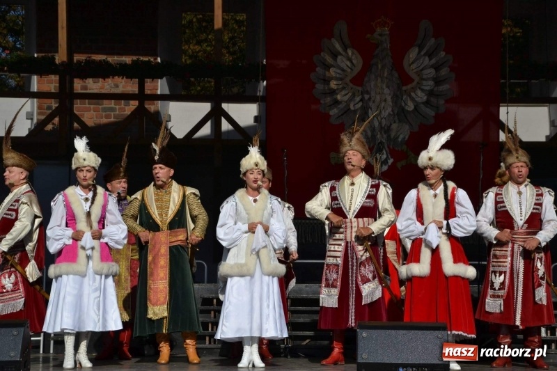 Zdjęcie w galerii na portalu naszraciborz.pl: Reprezentacyjny Zespół Artystyczny Wojska Polskiego wystąpił na Zamku Piastowskim wiadomości z regionu