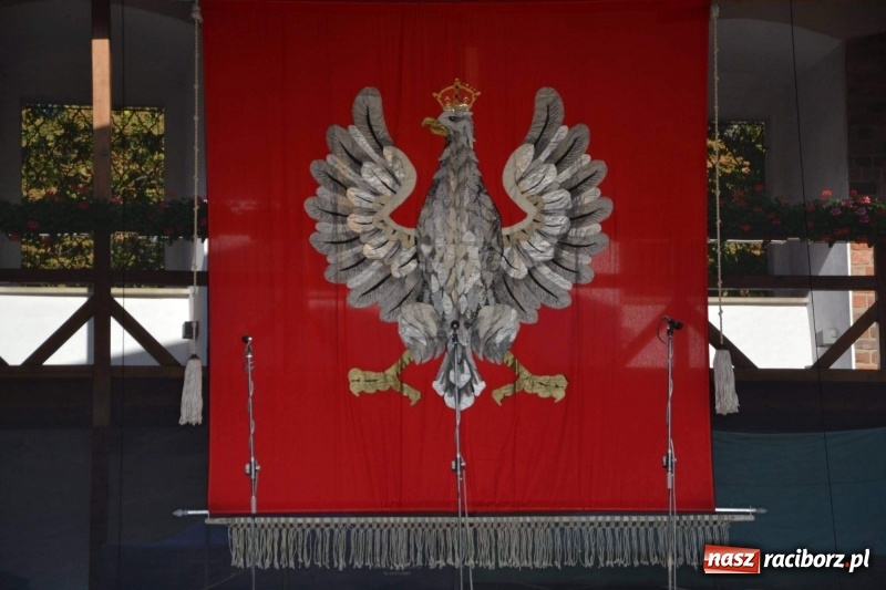 Zdjęcie w galerii na portalu naszraciborz.pl: Reprezentacyjny Zespół Artystyczny Wojska Polskiego wystąpił na Zamku Piastowskim wiadomości z regionu