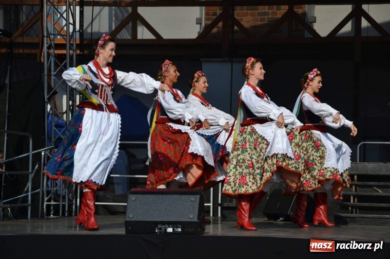 Zdjęcie w galerii na portalu naszraciborz.pl: Reprezentacyjny Zespół Artystyczny Wojska Polskiego wystąpił na Zamku Piastowskim wiadomości z regionu