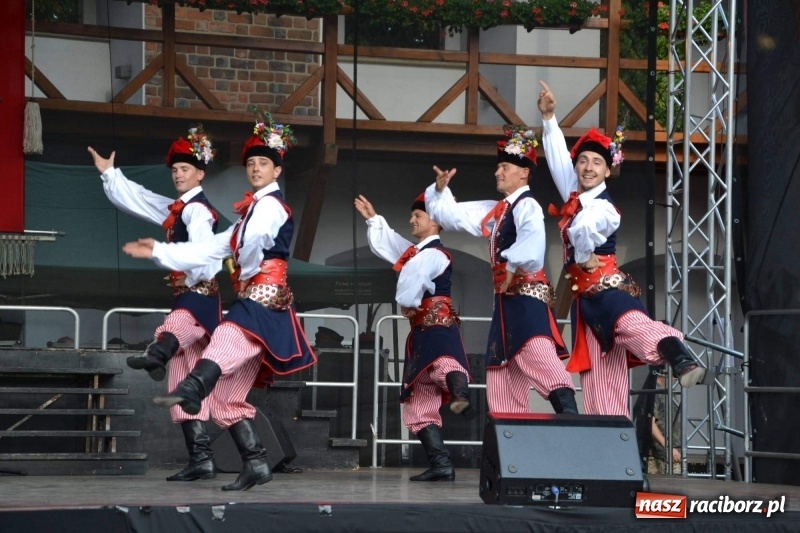 Zdjęcie w galerii na portalu naszraciborz.pl: Reprezentacyjny Zespół Artystyczny Wojska Polskiego wystąpił na Zamku Piastowskim wiadomości z regionu
