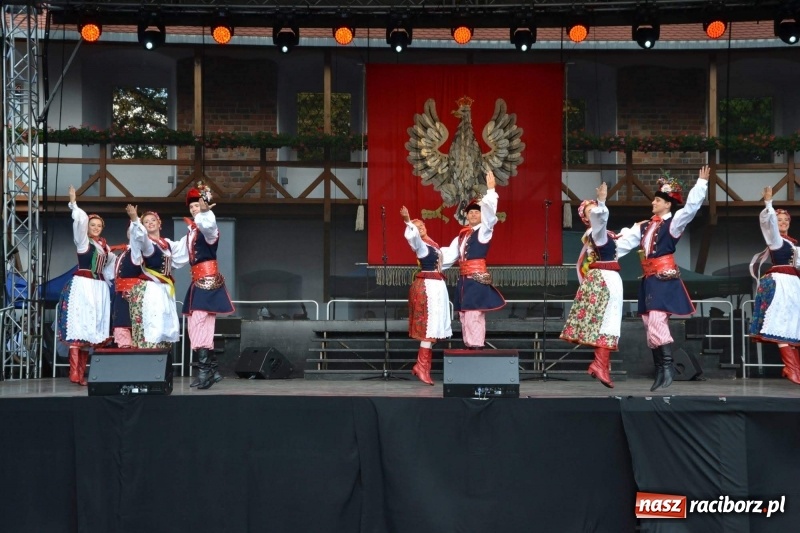 Zdjęcie w galerii na portalu naszraciborz.pl: Reprezentacyjny Zespół Artystyczny Wojska Polskiego wystąpił na Zamku Piastowskim wiadomości z regionu