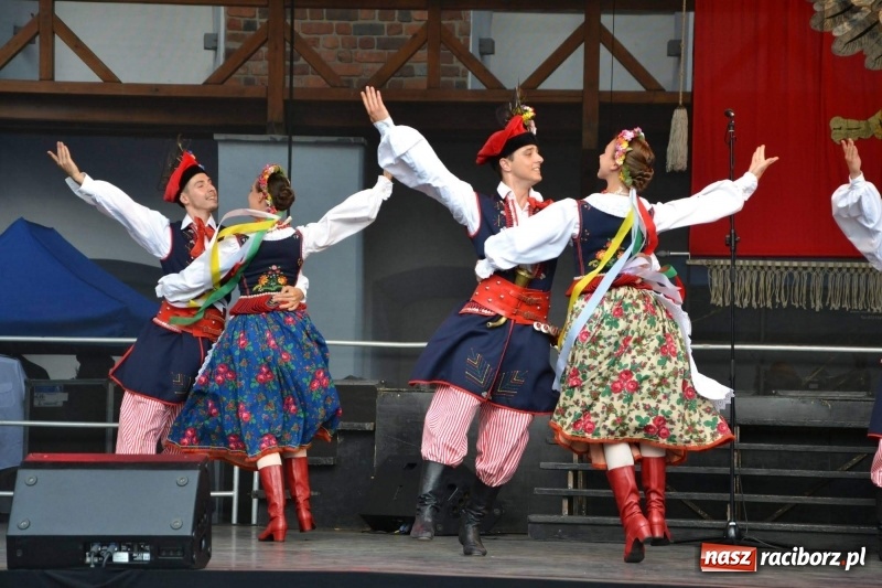 Zdjęcie w galerii na portalu naszraciborz.pl: Reprezentacyjny Zespół Artystyczny Wojska Polskiego wystąpił na Zamku Piastowskim wiadomości z regionu