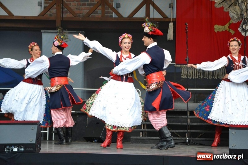 Zdjęcie w galerii na portalu naszraciborz.pl: Reprezentacyjny Zespół Artystyczny Wojska Polskiego wystąpił na Zamku Piastowskim wiadomości z regionu