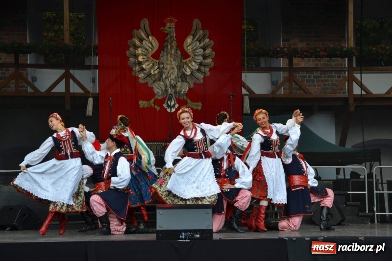 Zdjęcie w galerii na portalu naszraciborz.pl: Reprezentacyjny Zespół Artystyczny Wojska Polskiego wystąpił na Zamku Piastowskim wiadomości z regionu