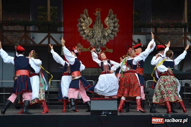 Zdjęcie w galerii na portalu naszraciborz.pl: Reprezentacyjny Zespół Artystyczny Wojska Polskiego wystąpił na Zamku Piastowskim wiadomości z regionu